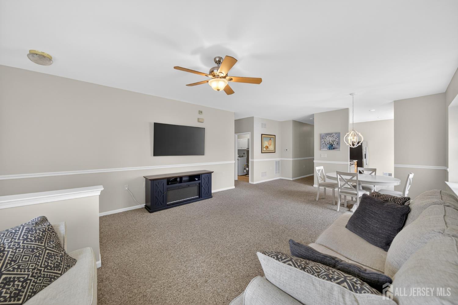 71 Burholme Drive Hamilton, NJ 08691 - Photo 3 of 29
