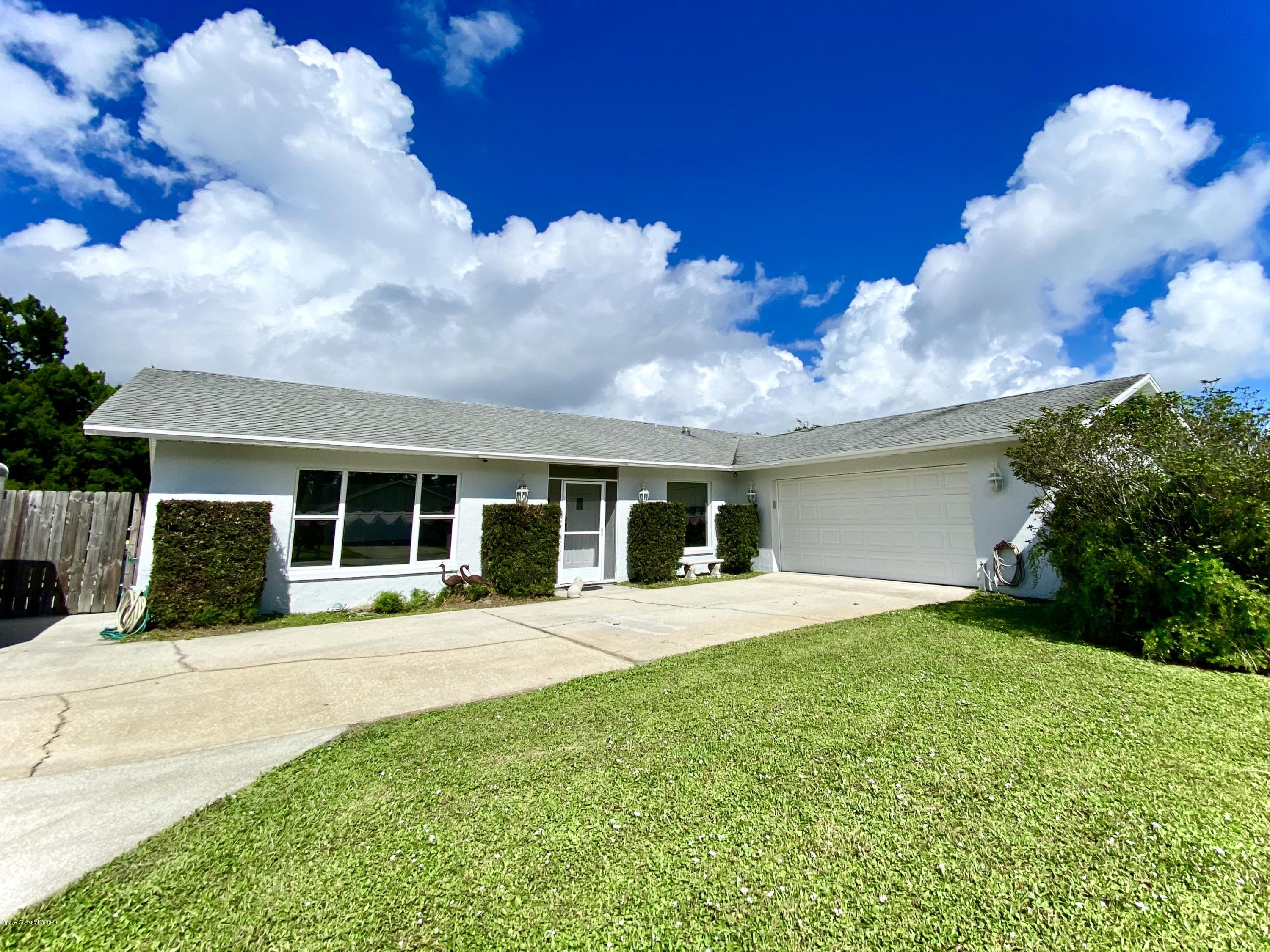 5282 Bridge Road Cocoa, FL 32927 - Photo 19 of 47 Large Driveway