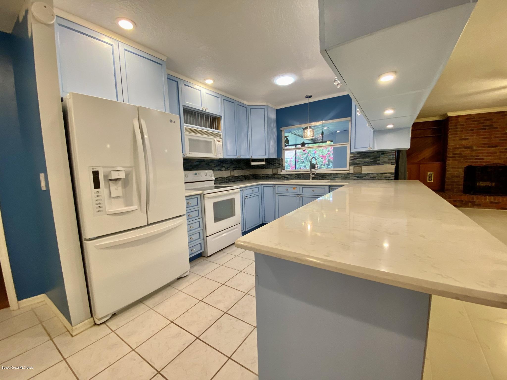 5282 Bridge Road Cocoa, FL 32927 - Photo 4 of 47 Custom Cabinetry
