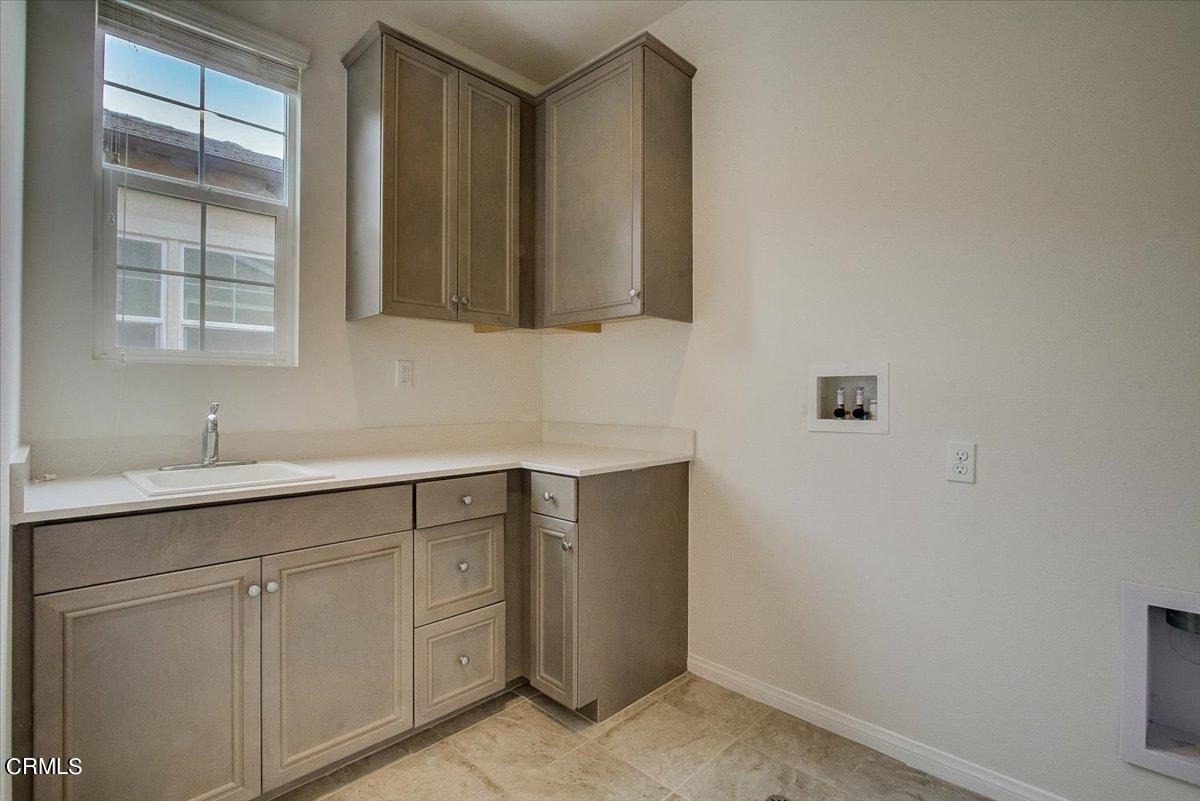 182 Stonegate Road Camarillo, CA 93010 - Photo 17 of 41 a bathroom with a sink and a mirror