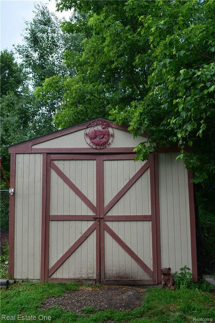 2812 Tozer Road North Branch, MI 48461 - Photo 59 of 87 Storage Barn Included in sale.