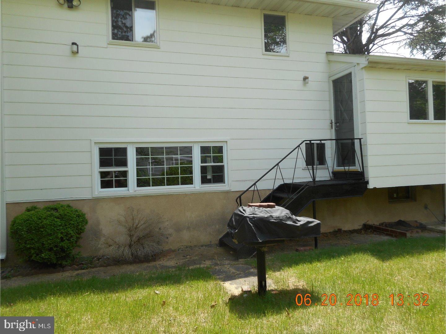 45 Hillside Road Stratford, NJ 08084 - Photo 3 of 25 Exterior Side