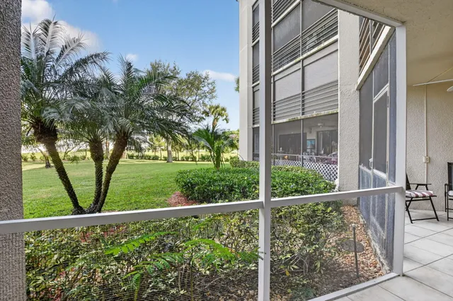 $310,000 | 5650 Camino Del Sol, Unit 106, Boca Raton, FL 33433