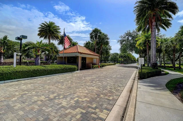 $310,000 | 5650 Camino Del Sol, Unit 106, Boca Raton, FL 33433