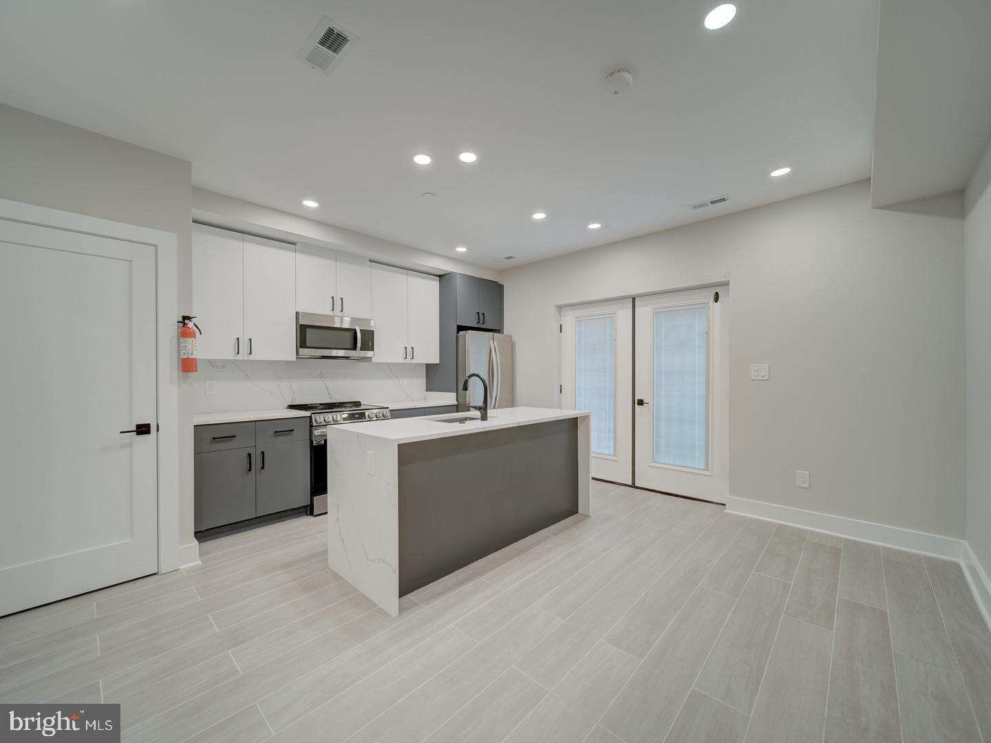 1004 18th Street Northeast, Unit 2 Washington, DC 20002 - Photo 5 of 27