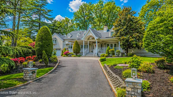 $2,399,000 | 26 Highpoint Road | Todt Hill