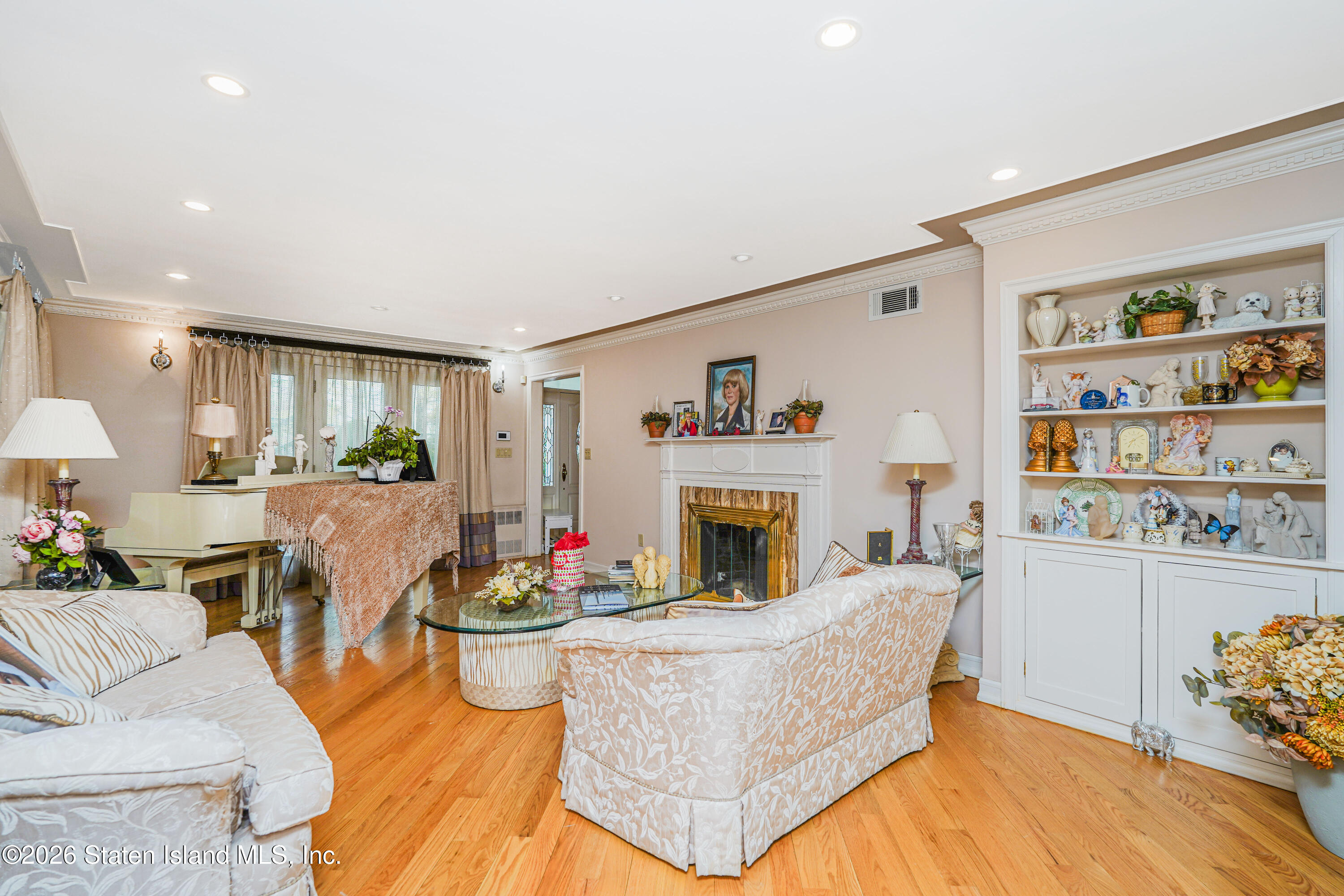 26 Highpoint Road Staten Island, NY 10304 - Photo 13 of 49 a living room with furniture and a potted plant