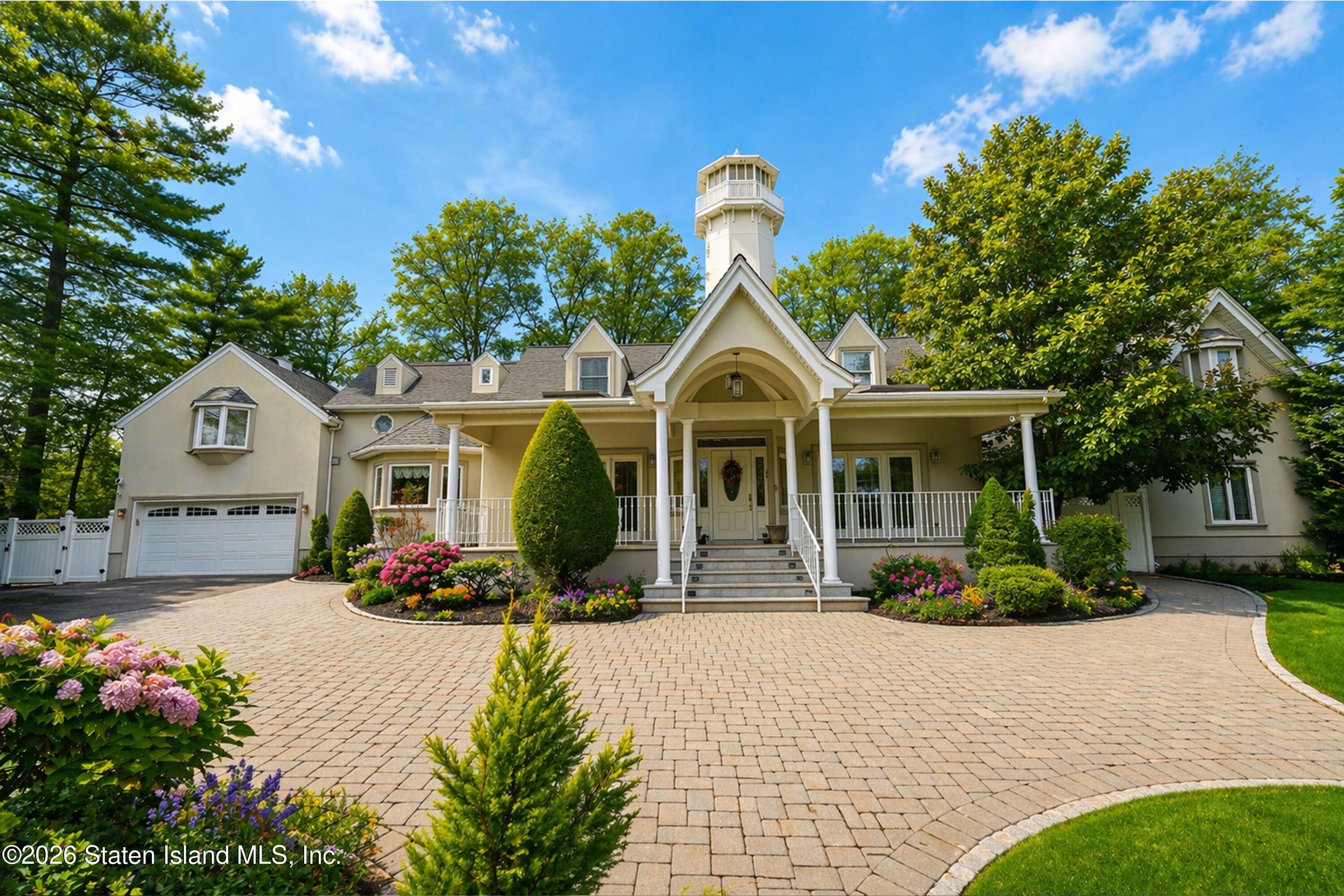 26 Highpoint Road Staten Island, NY 10304 - Photo 3 of 49 a front view of a house with garden