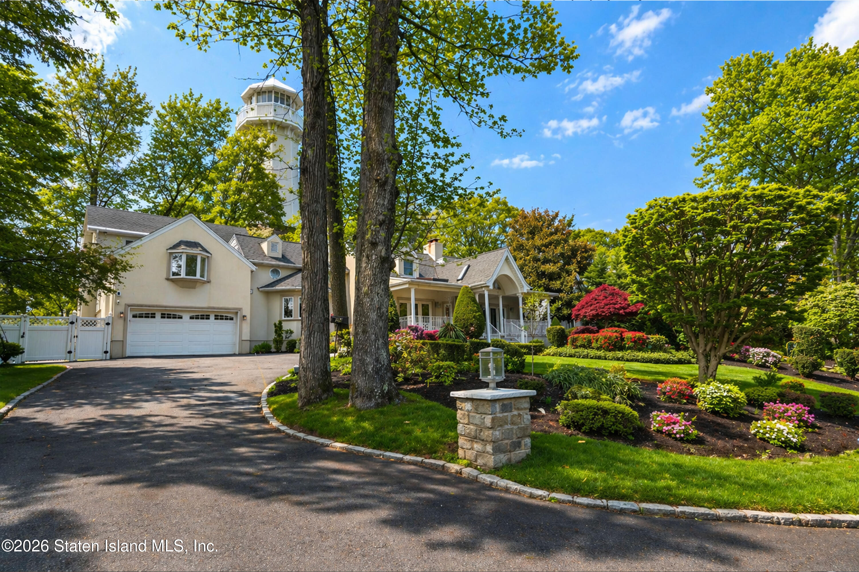 26 Highpoint Road Staten Island, NY 10304 - Photo 4 of 49 a front view of a house with garden