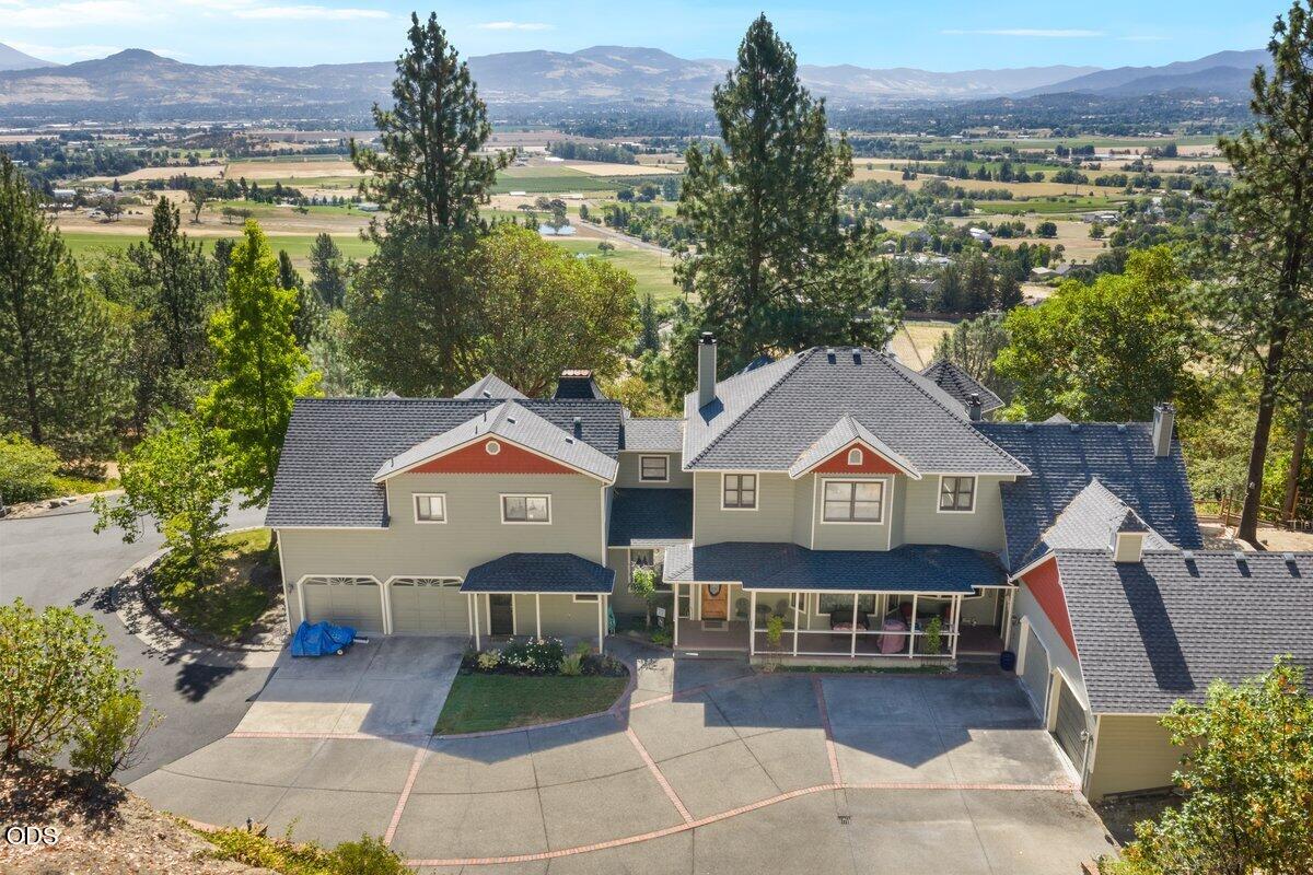 4303 Tami Lane Central Point, OR 97502 - Photo 1 of 49