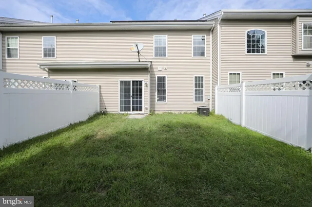 a view of a house with backyard and garden