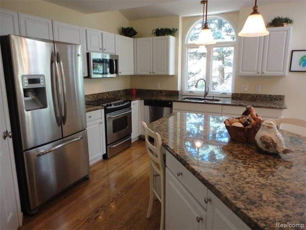 652 Cherry Tree Lane Rochester Hills, MI 48306 - Photo 14 of 42