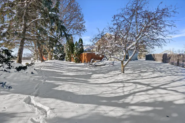 $389,900 | 8005 Thistle Court, Waterford, WI 53185