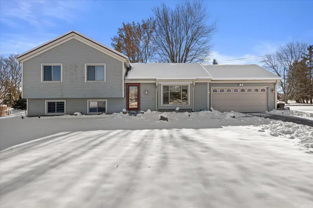 $389,900 | 8005 Thistle Court, Waterford, WI 53185