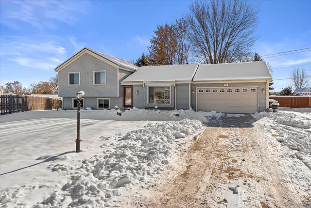 $389,900 | 8005 Thistle Court, Waterford, WI 53185