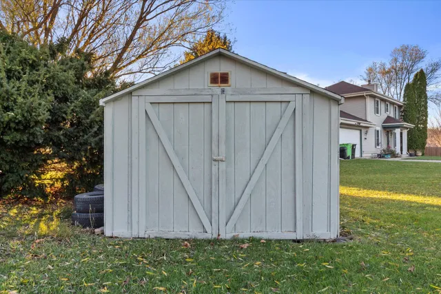 $389,900 | 8005 Thistle Court, Waterford, WI 53185