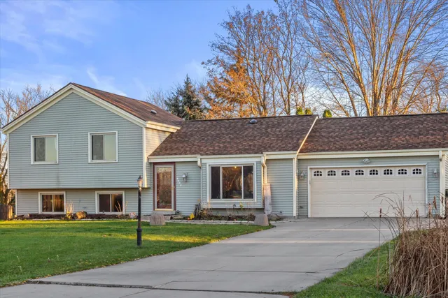 $389,900 | 8005 Thistle Court, Waterford, WI 53185