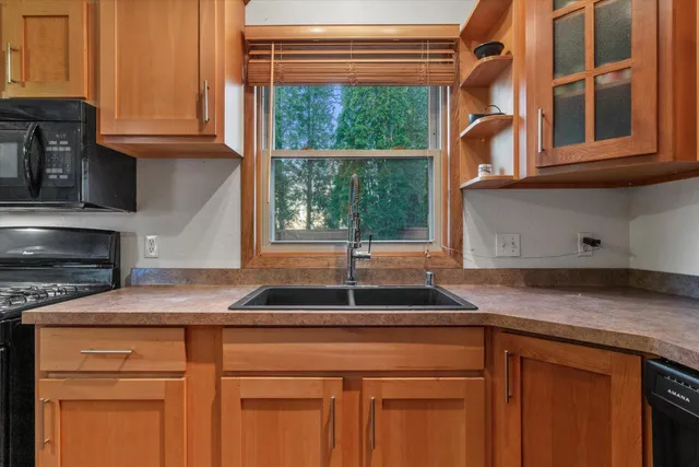 $389,900 | 8005 Thistle Court, Waterford, WI 53185