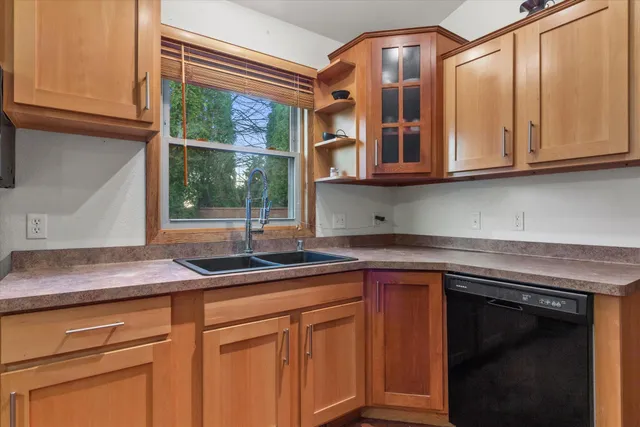 $389,900 | 8005 Thistle Court, Waterford, WI 53185