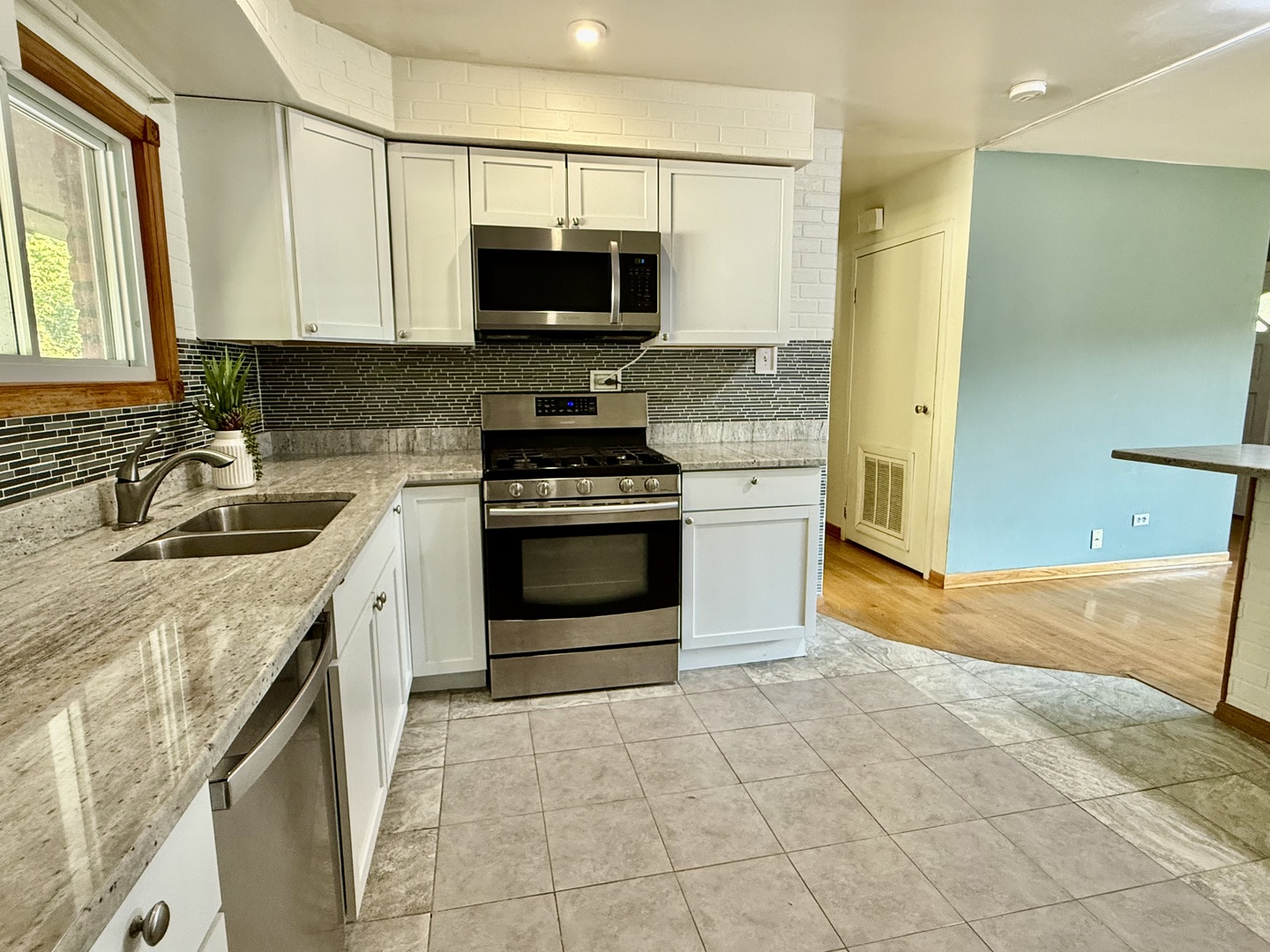 1506 Topp Lane, Unit 2 Glenview, IL 60025 - Photo 2 of 9