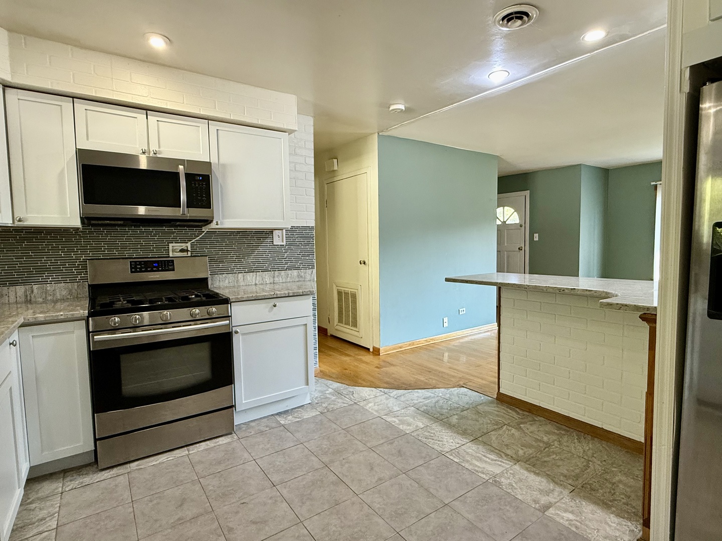 1506 Topp Lane, Unit 2 Glenview, IL 60025 - Photo 3 of 9