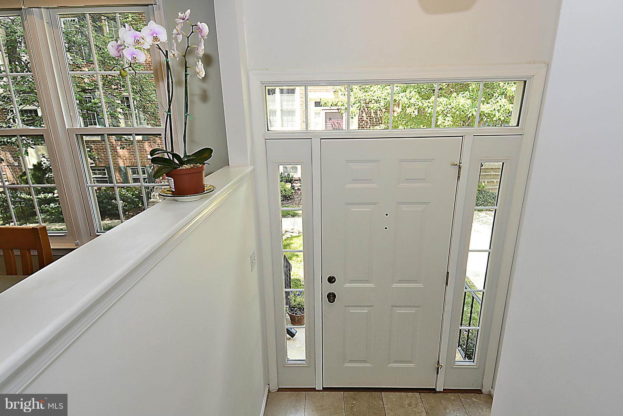 1127 Fairview Court Silver Spring, MD 20910 - Photo 3 of 25 Entry