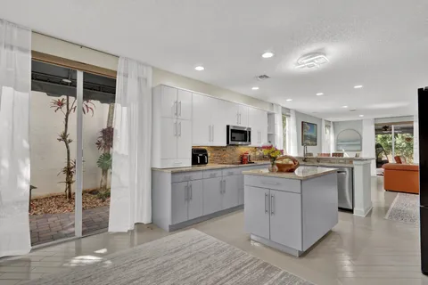 $899,900 | 2063 Cezanne Road, West Palm Beach, FL 33409