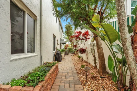 $899,900 | 2063 Cezanne Road, West Palm Beach, FL 33409