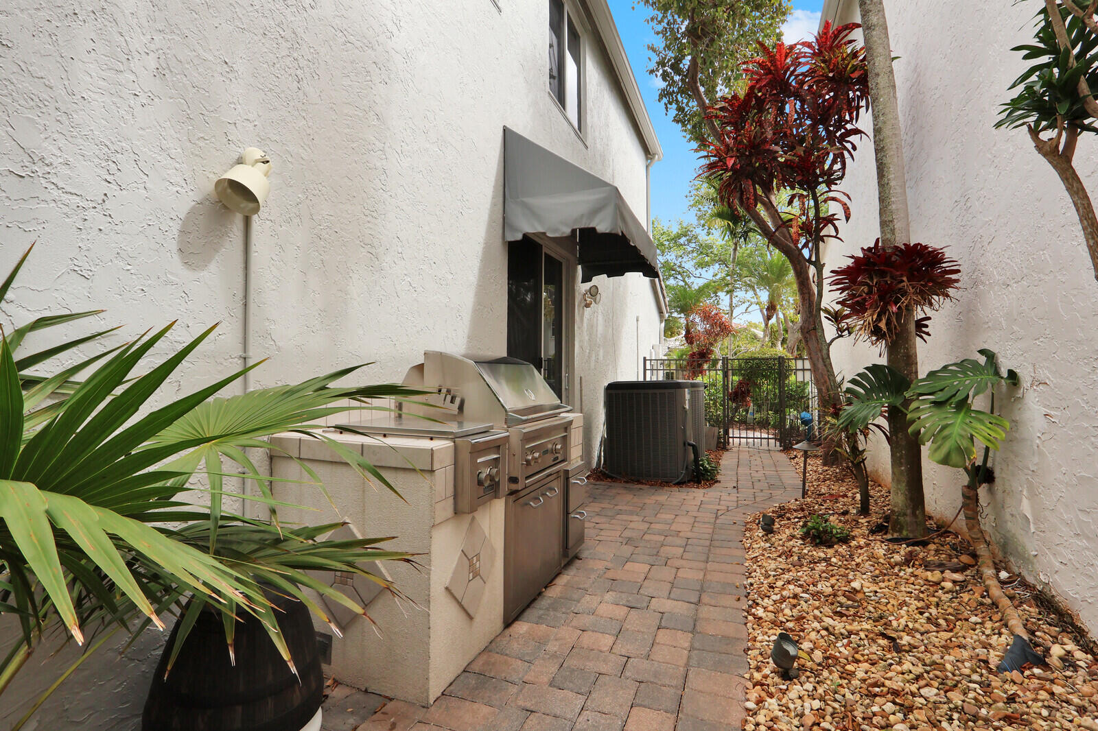 2063 Cezanne Road West Palm Beach, FL 33409 - Photo 4 of 72 04_Image_4_mls
