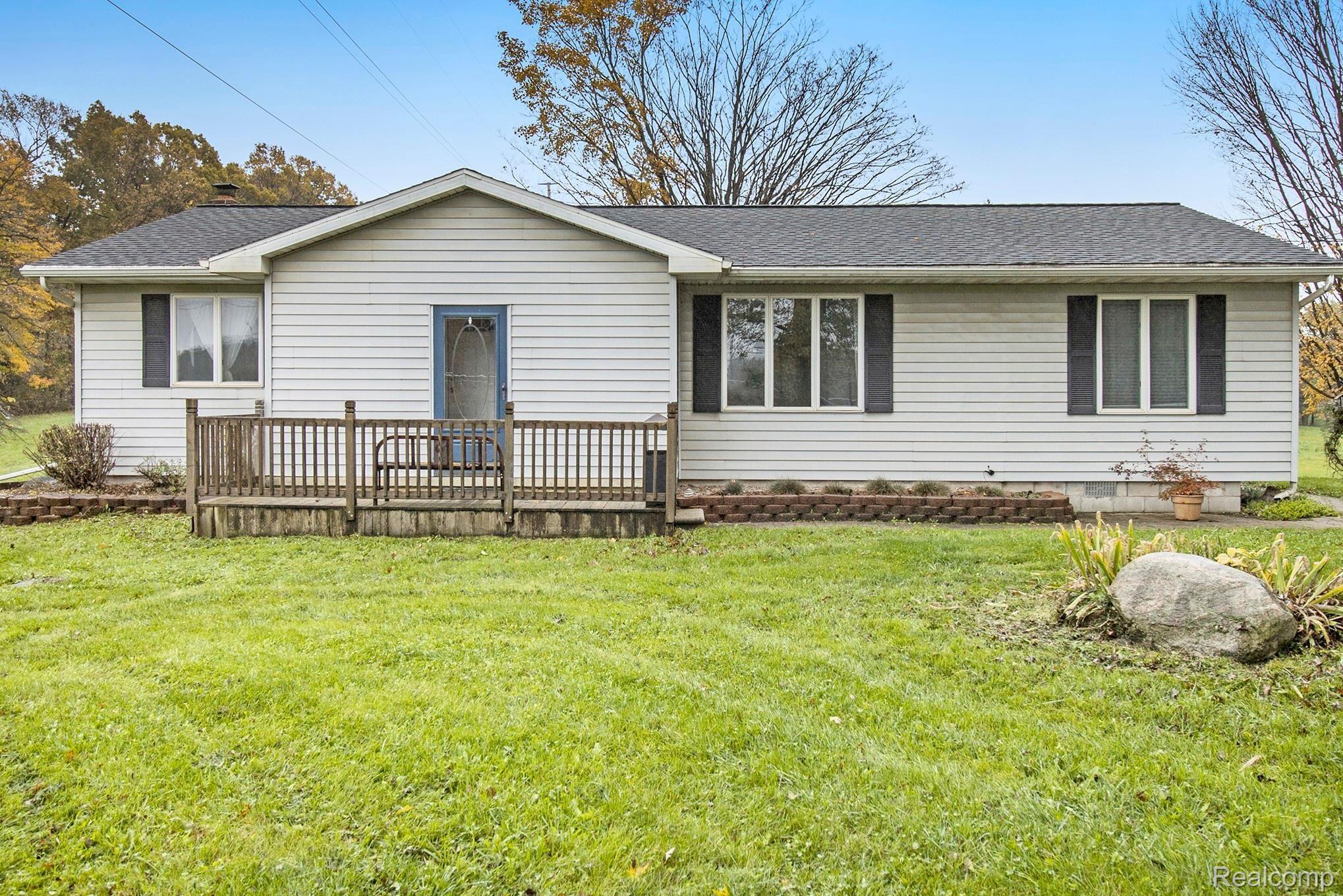 8248 Hartland Road Fenton, MI 48430 - Photo 1 of 37 26.jpg