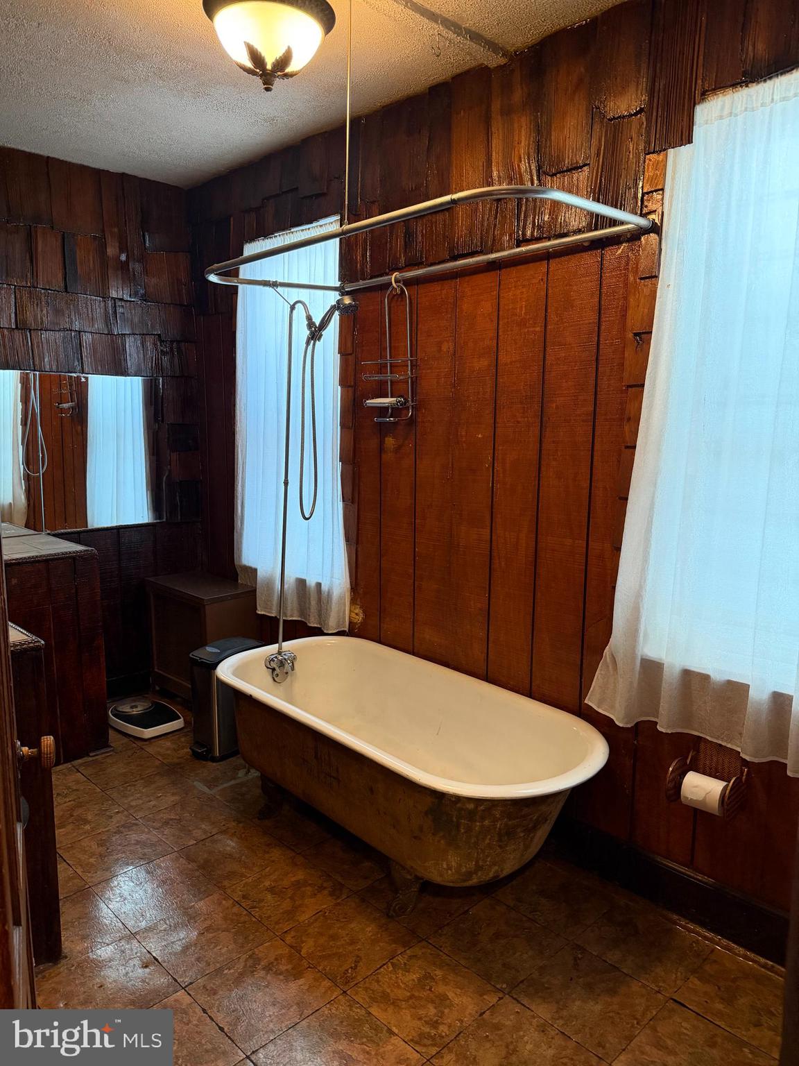 3141 North 7th Street Philadelphia, PA 19133 - Photo 11 of 15 a bathroom with a tub and shower