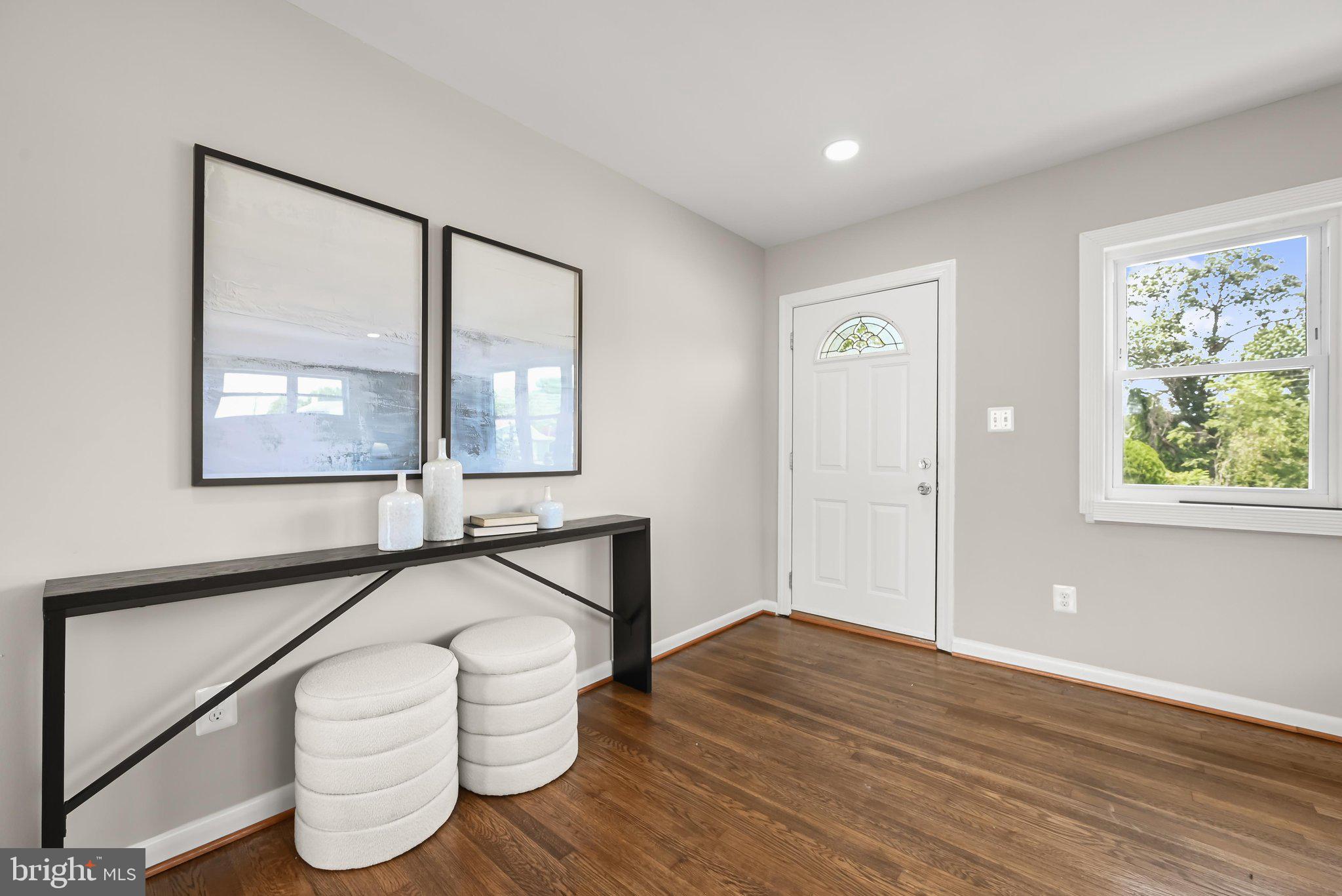 6035 Moorehead Road Baltimore, MD 21228 - Photo 6 of 43 Foyer