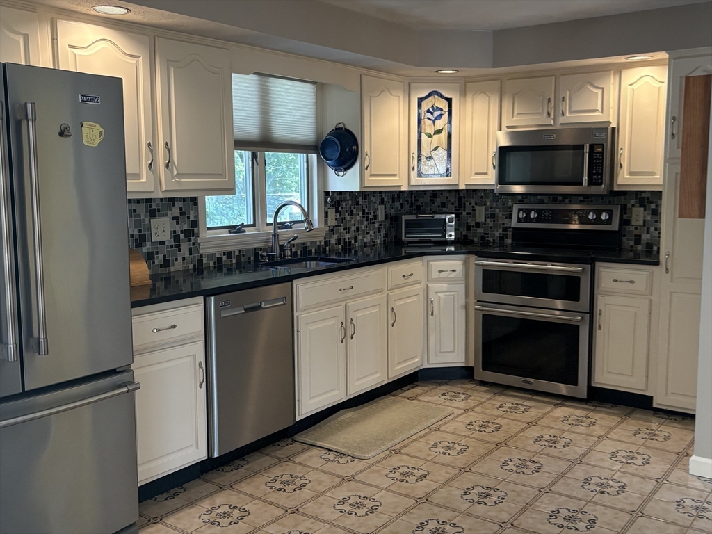 4 Crest Road Framingham, MA 01702 - Photo 6 of 41 Gallery Image 6