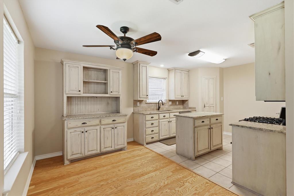 605 Maple Drive Pilot Point, TX 76258 - Photo 15 of 38 Moveable center island