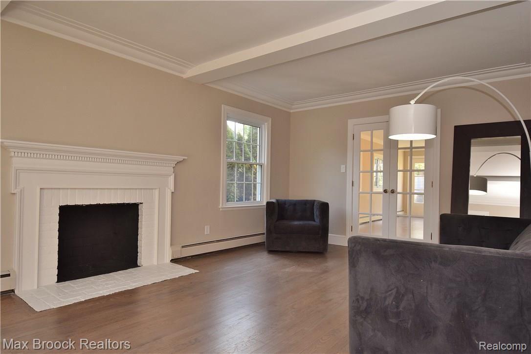 1491 Oxford Road Grosse Pointe, MI 48236 - Photo 27 of 46 living room 1.JPG