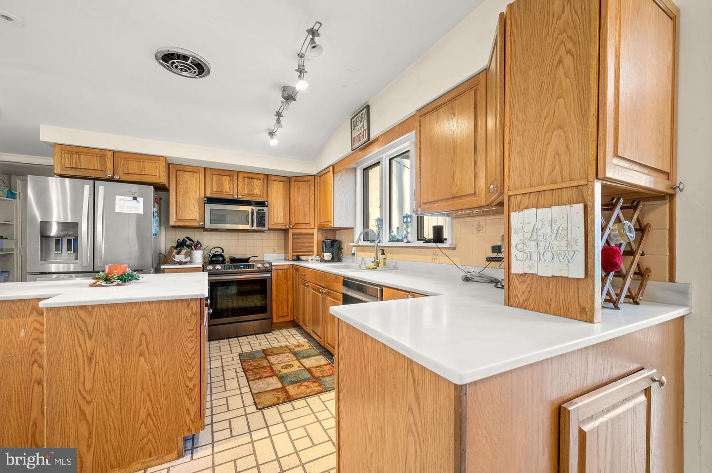 613 Whiteland Hunt Road Downingtown, PA 19335 - Photo 9 of 38