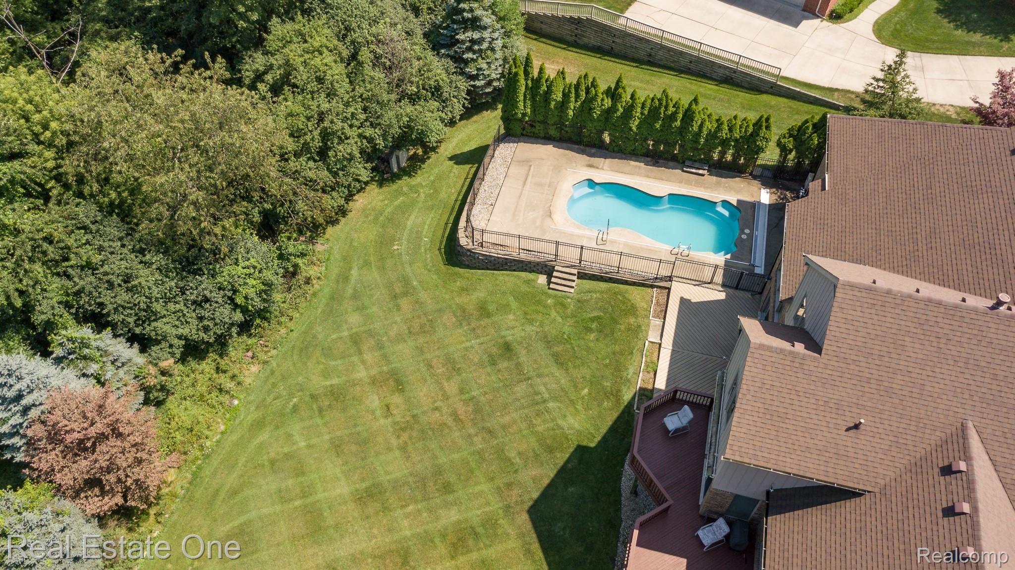 1784 Blue Grass Drive Rochester, MI 48306 - Photo 69 of 72 Blue Spruce MLS-W077.jpg