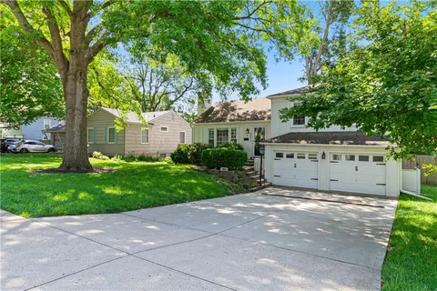 $449,000 | 3813 West 79th Street, Prairie Village, KS 66208