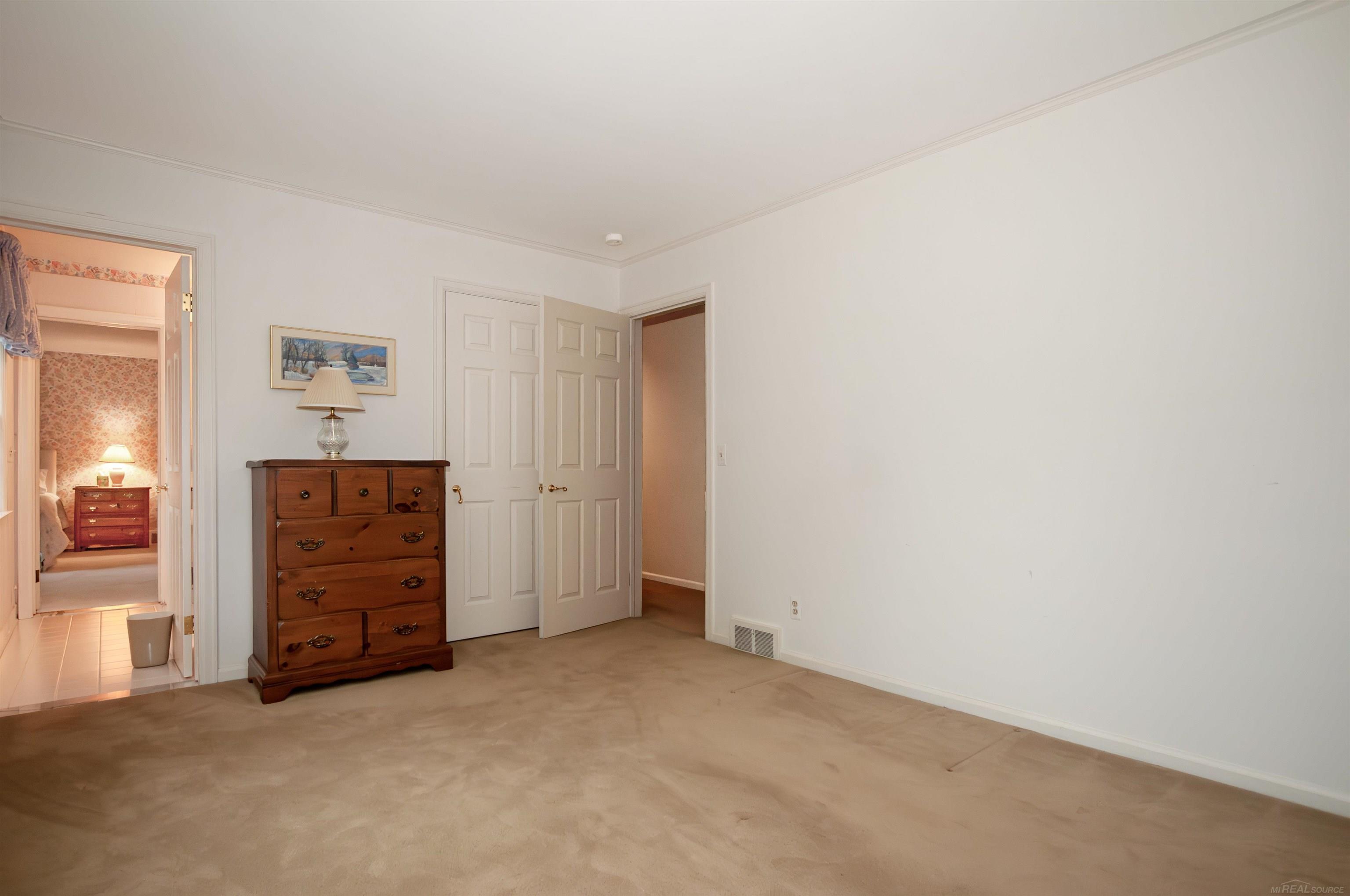570 Oxford Road Grosse Pointe, MI 48236 - Photo 60 of 99 50141978-bb40e728-d035-4cc2-b7a0-4ff0ca24a0c8.JPG