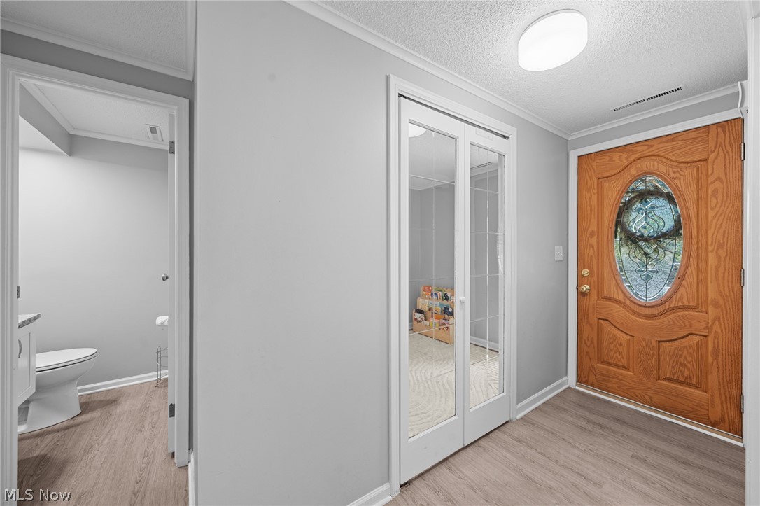 988 Som Center Road, Unit E2 Cleveland, OH 44143 - Photo 6 of 49