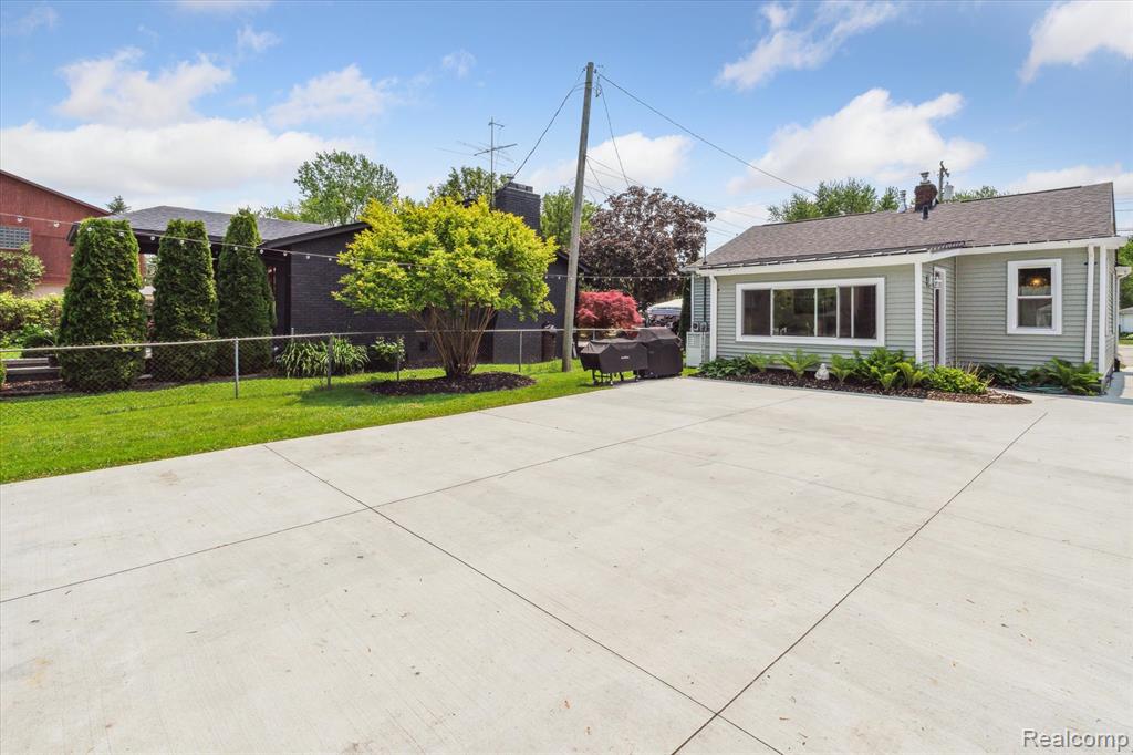 26905 South River Road Harrison Township, MI 48045 - Photo 28 of 42