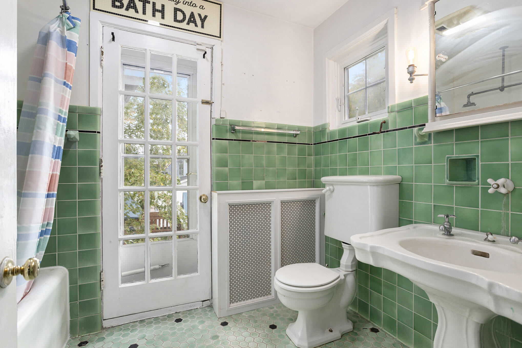 91 Sherman Road Battle Creek, MI 49017 - Photo 21 of 38 Bathroom 1 Full