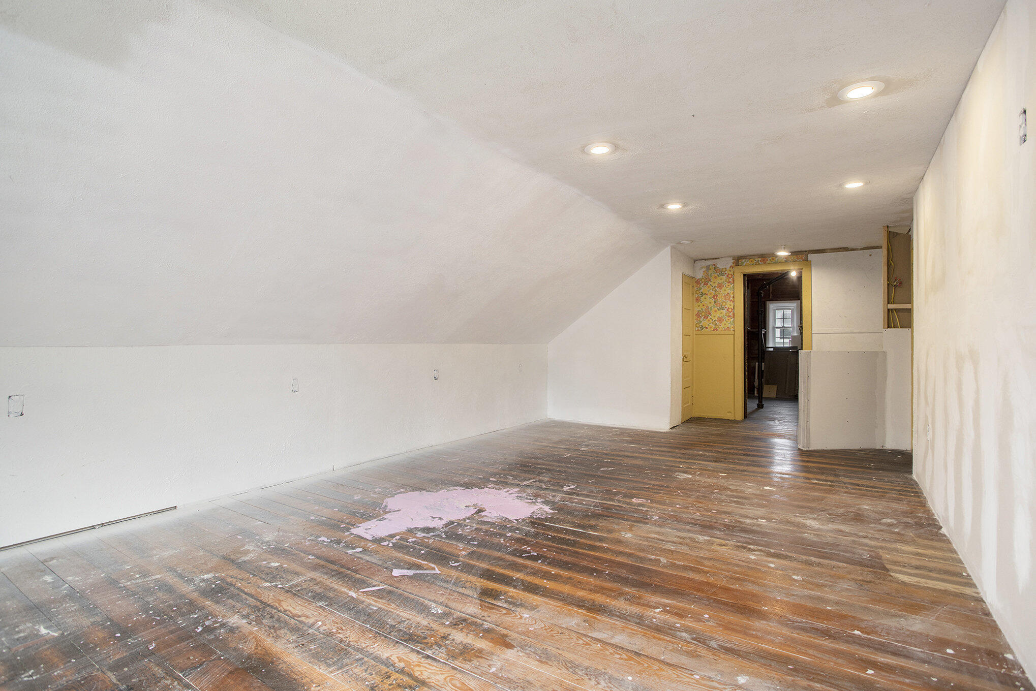 91 Sherman Road Battle Creek, MI 49017 - Photo 27 of 38 3rd Floor Main Space