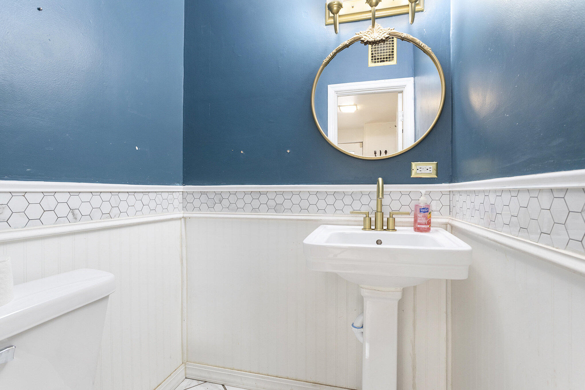 91 Sherman Road Battle Creek, MI 49017 - Photo 10 of 38 Main Floor Bathroom