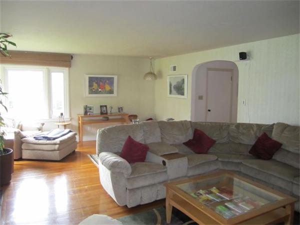 7 Zenith Drive Worcester, MA 01602 - Photo 8 of 13 a living room with furniture and a window