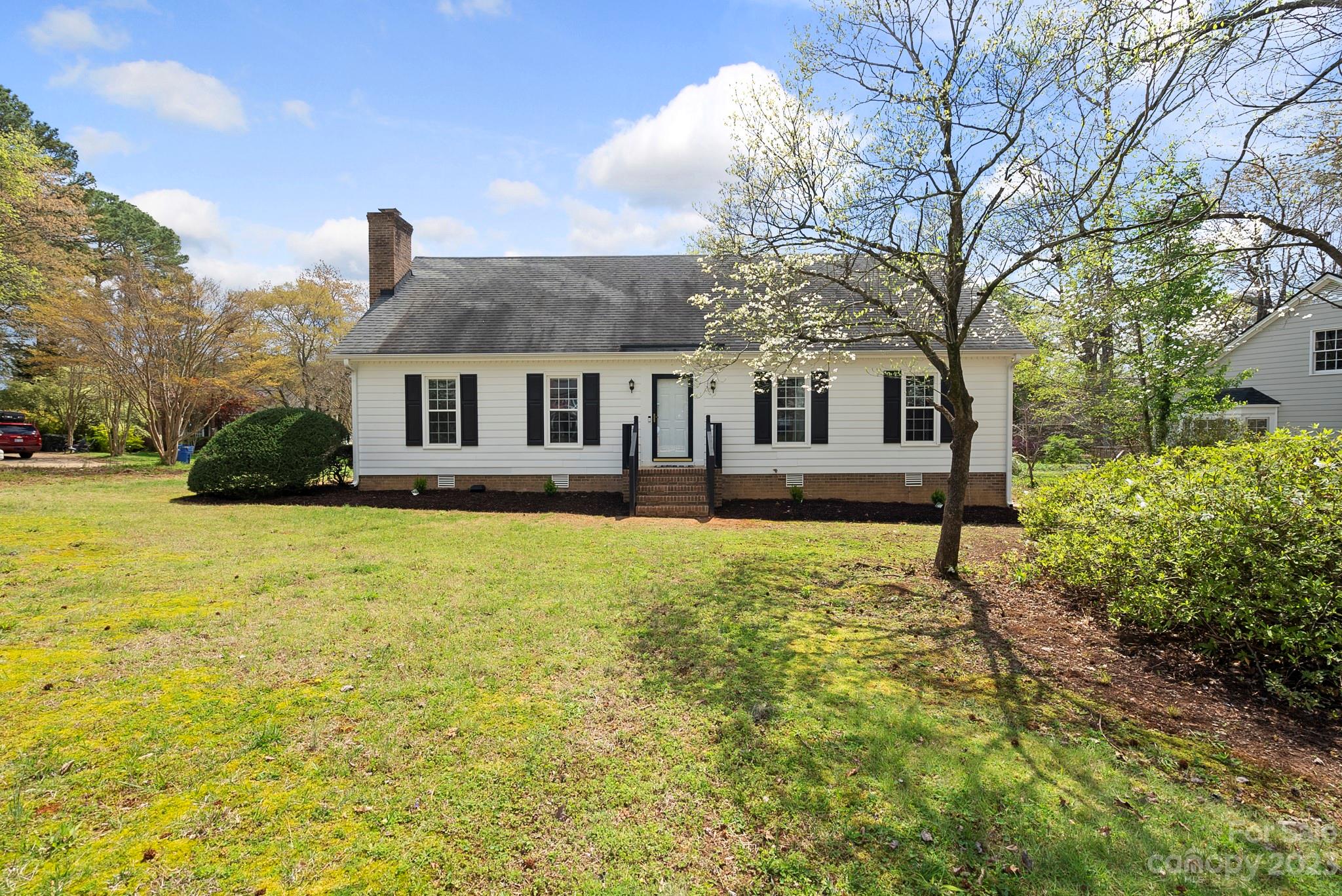 6501 Wynbrook Way Raleigh, NC 27612 - Photo 3 of 30 a front view of house with yard and trees