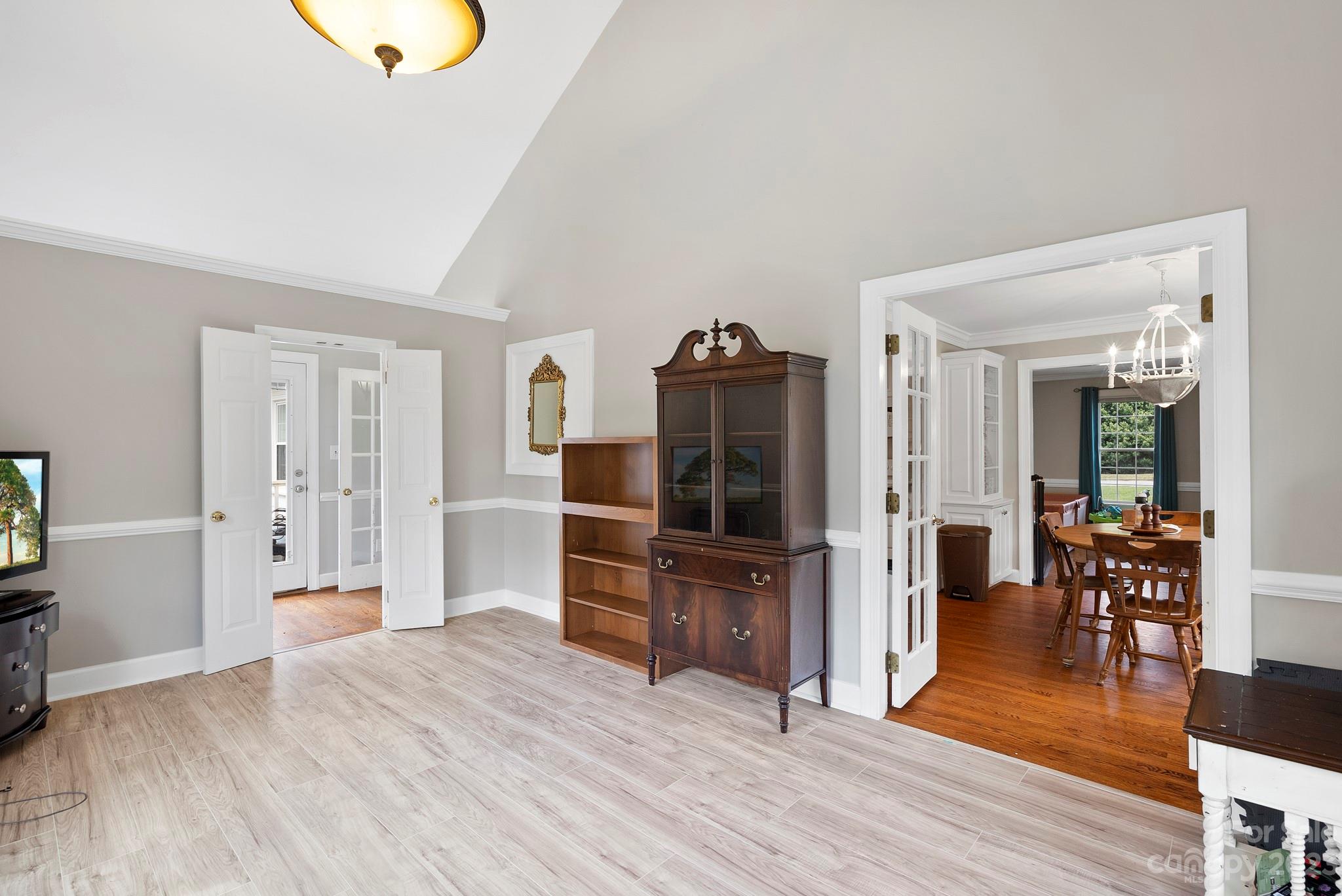 6501 Wynbrook Way Raleigh, NC 27612 - Photo 9 of 30 a view of a living room