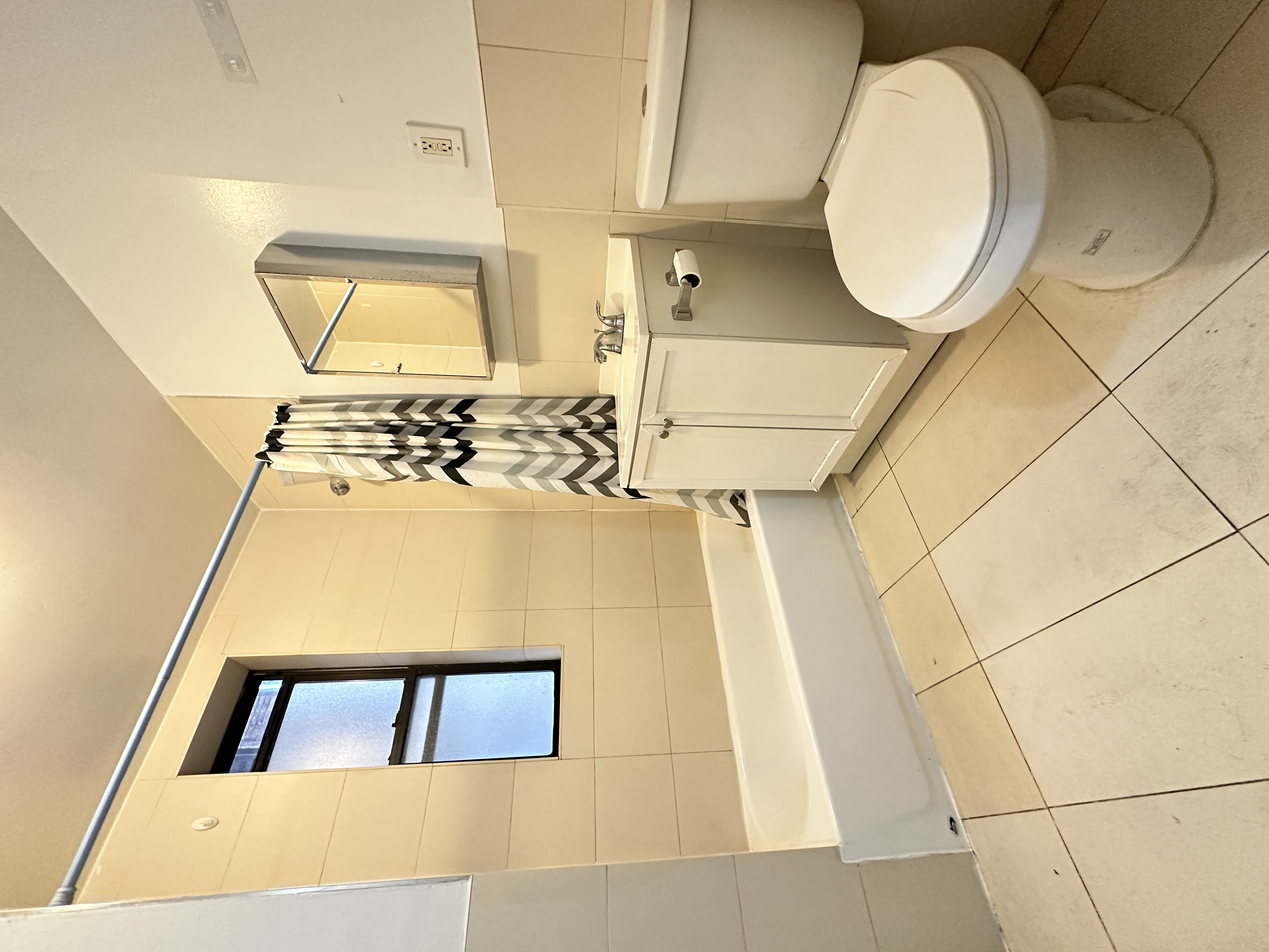 601 West 149th Street, Unit 35 Manhattan, NY 10031 - Photo 7 of 9 a bathroom with a toilet a sink and bathtub