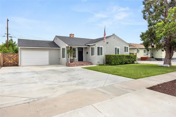 $869,000 | 401 West Southgate Avenue, Fullerton, CA 92832