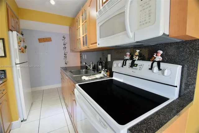 $279,000 | 9301 Southwest 4th Street, Unit 114E, Miami, FL 33174